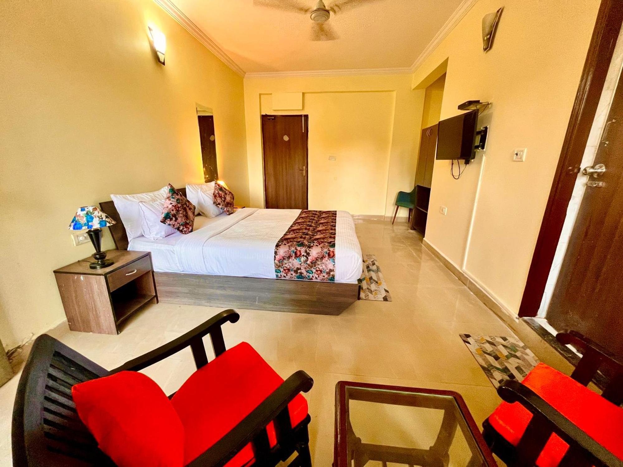 Summer Beach Resort, Goa - #Near Baga Beach #Swimming Pool #Garden #Bar #Lift #Premium Rooms #Property Of The Year #70565-84665 كالانغيُت المظهر الخارجي الصورة