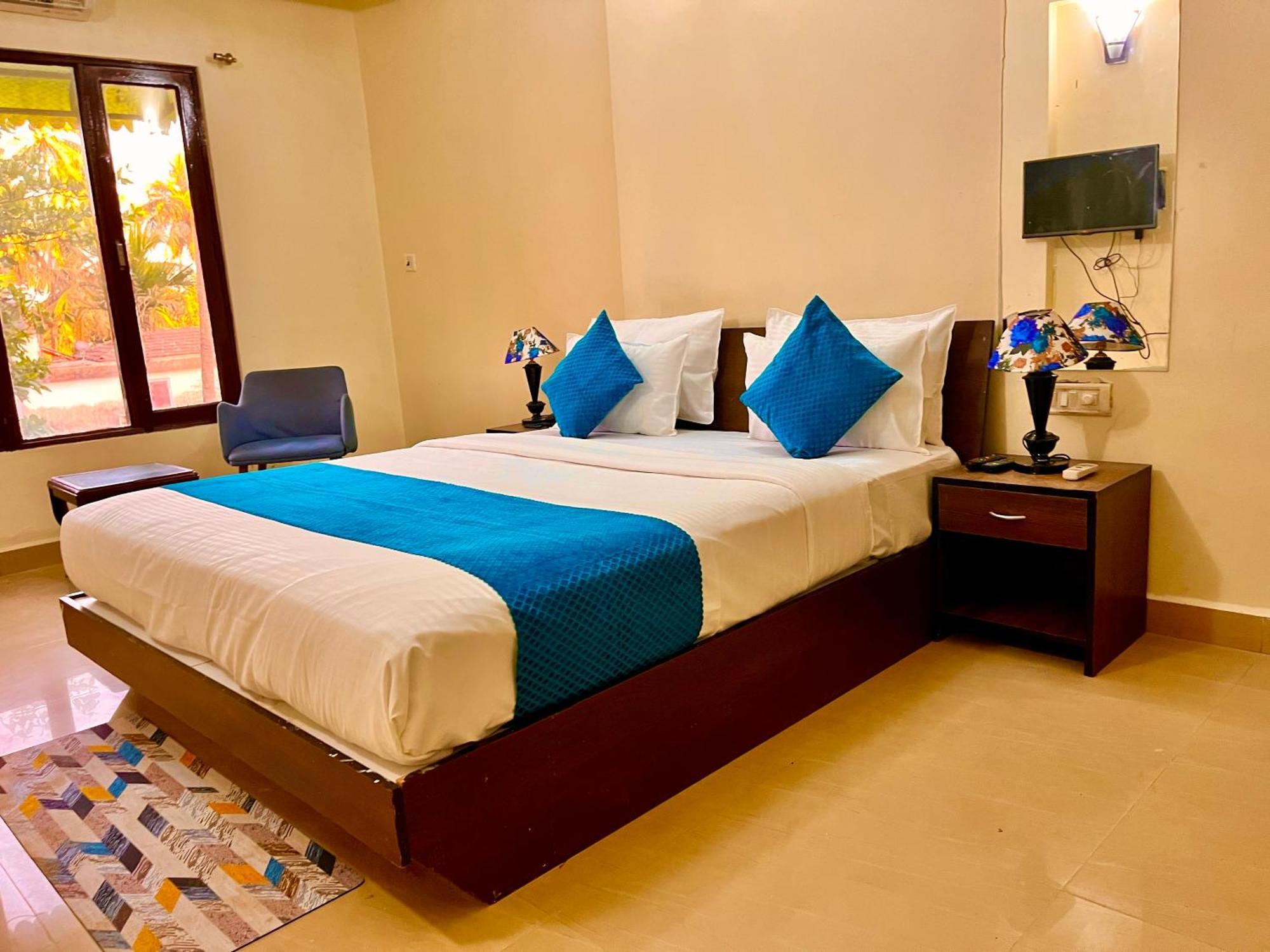 Summer Beach Resort, Goa - #Near Baga Beach #Swimming Pool #Garden #Bar #Lift #Premium Rooms #Property Of The Year #70565-84665 كالانغيُت المظهر الخارجي الصورة