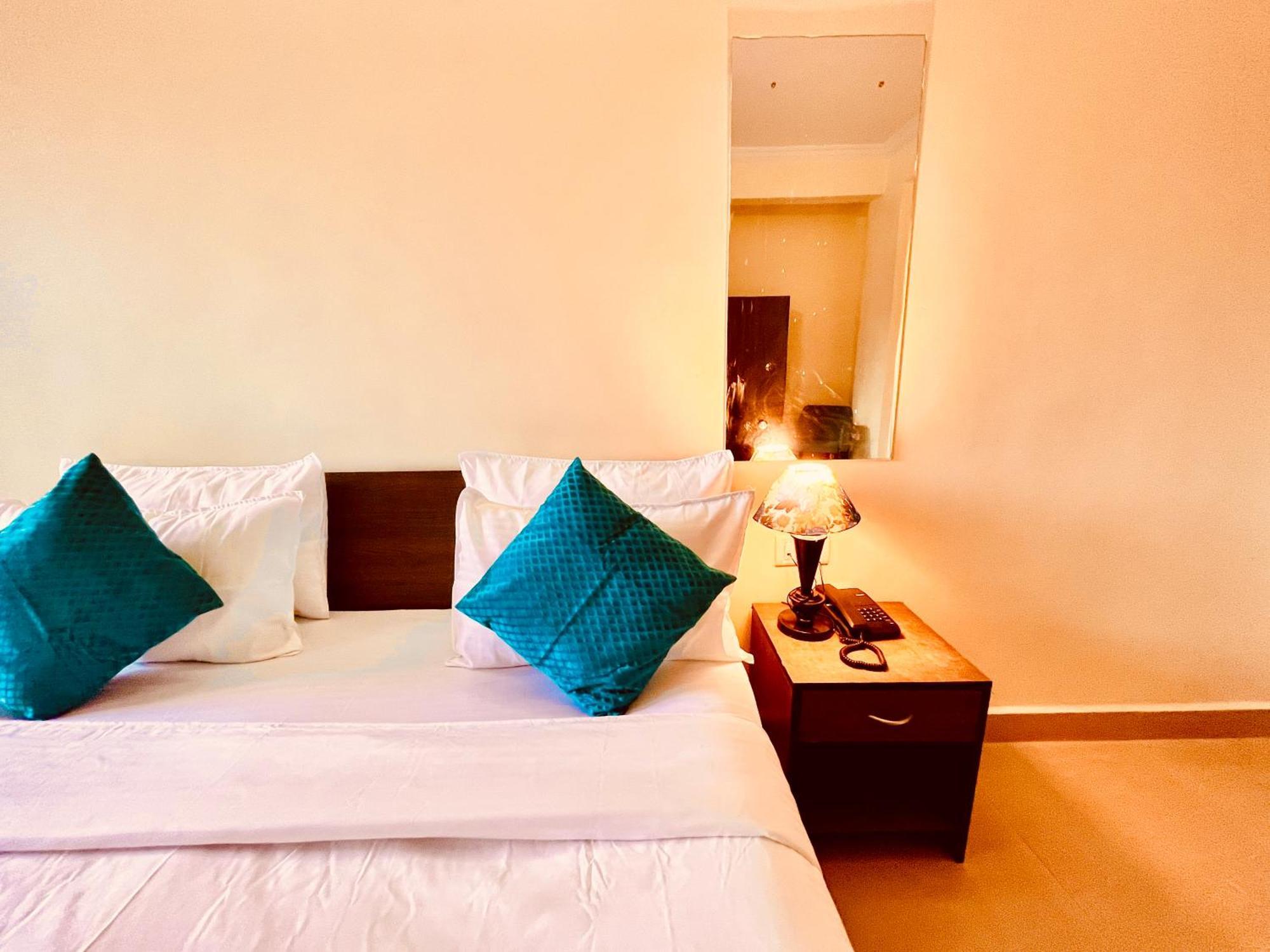 Summer Beach Resort, Goa - #Near Baga Beach #Swimming Pool #Garden #Bar #Lift #Premium Rooms #Property Of The Year #70565-84665 كالانغيُت المظهر الخارجي الصورة